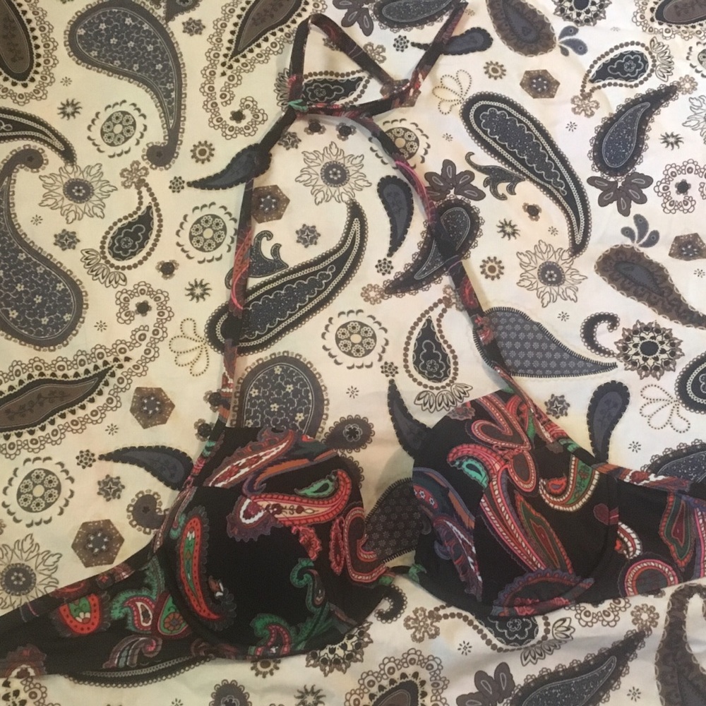 NWOT Victoria Secret Swim Top with underwire